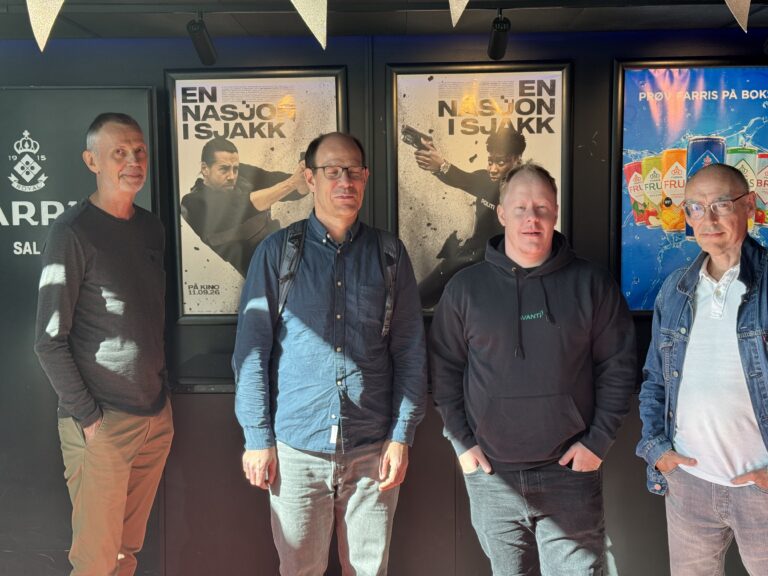 Larvik Sjakklubb på førpremiere på «En nasjon i sjakk»